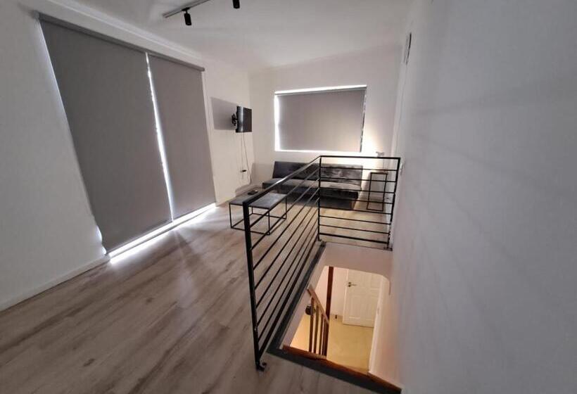 פנסיון Aircommodation Guesthouse