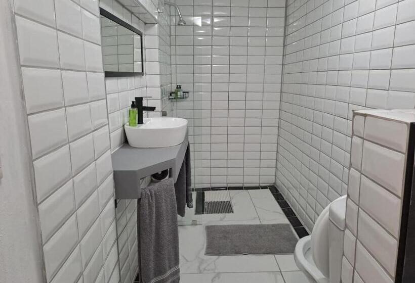 פנסיון Aircommodation Guesthouse