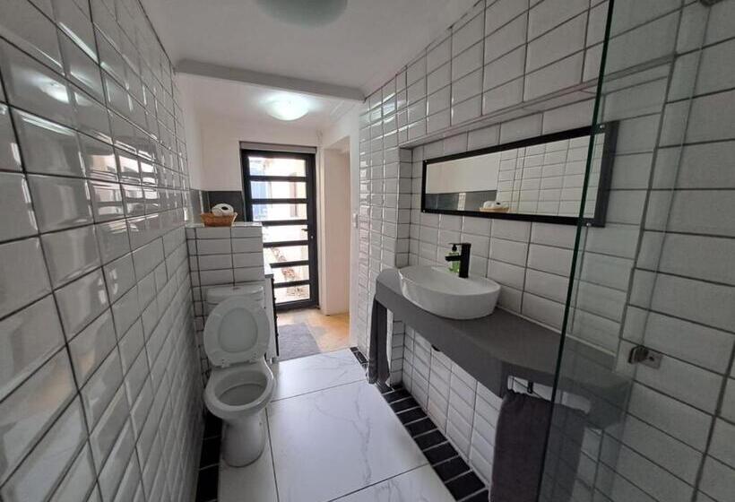 פנסיון Aircommodation Guesthouse