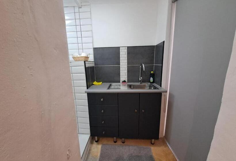 פנסיון Aircommodation Guesthouse