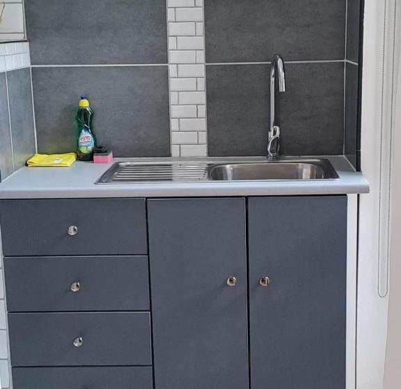 פנסיון Aircommodation Guesthouse