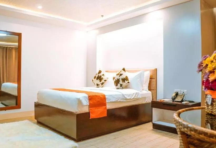 Aya Hotel & Residences