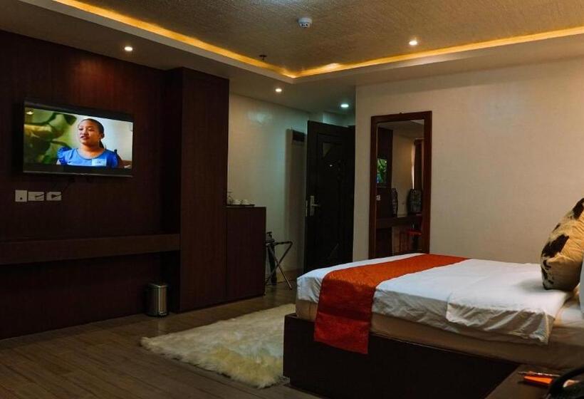 Aya Hotel & Residences