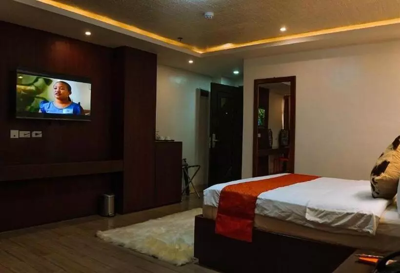 Aya Hotel & Residences