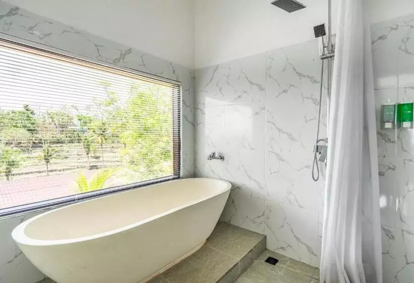 Hotelli Pini Sentana Village Nusa Penida