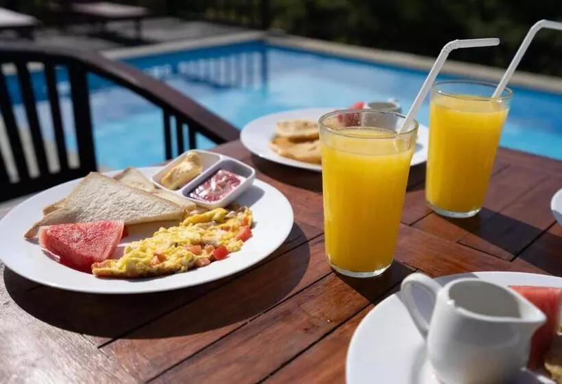 Hotelli Pini Sentana Village Nusa Penida