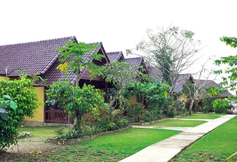 Hotelli Pini Sentana Village Nusa Penida