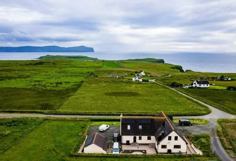 Aamiaismajoitus (B&B) Trumpan Cottage