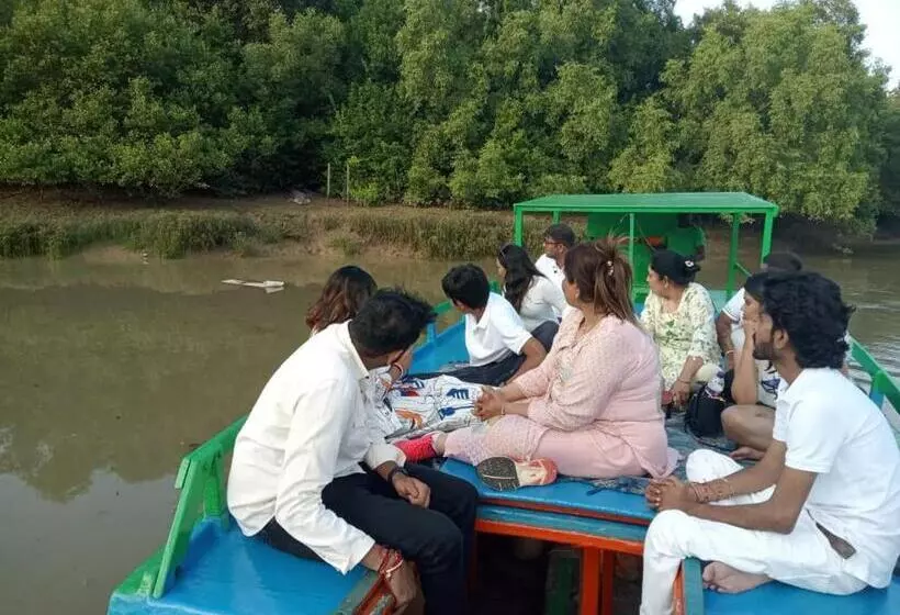 ホテル Bhitarkanika Eco Resorts River Side