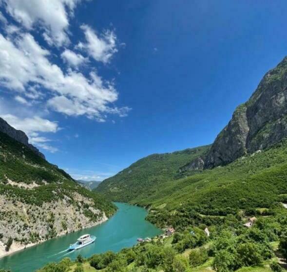 Hotel Guest House Aprripe Guri