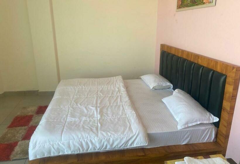 בית מלון כפרי Oyo Barry Love