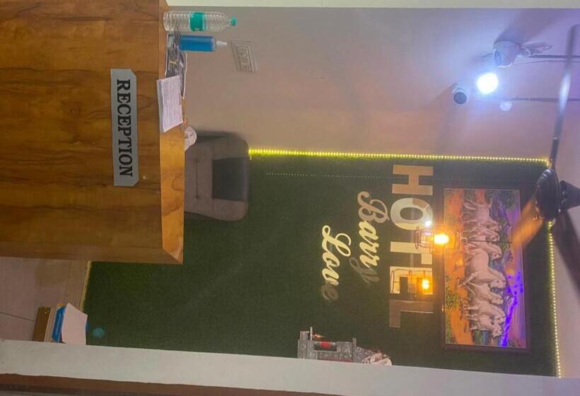 בית מלון כפרי Oyo Barry Love