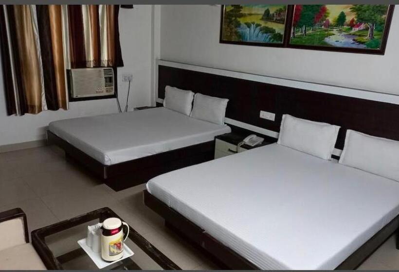 酒店 Oyo Rooftop Inn