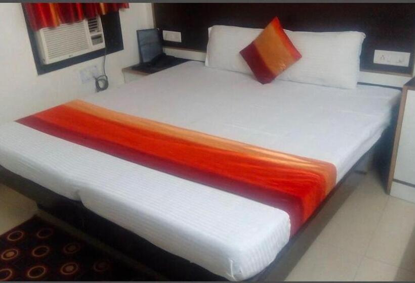 هتل Oyo Rooftop Inn