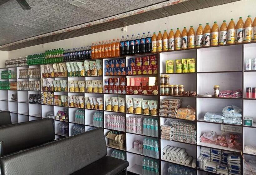 호텔 Pop 89741 Balaji Dhanraj Restaurant