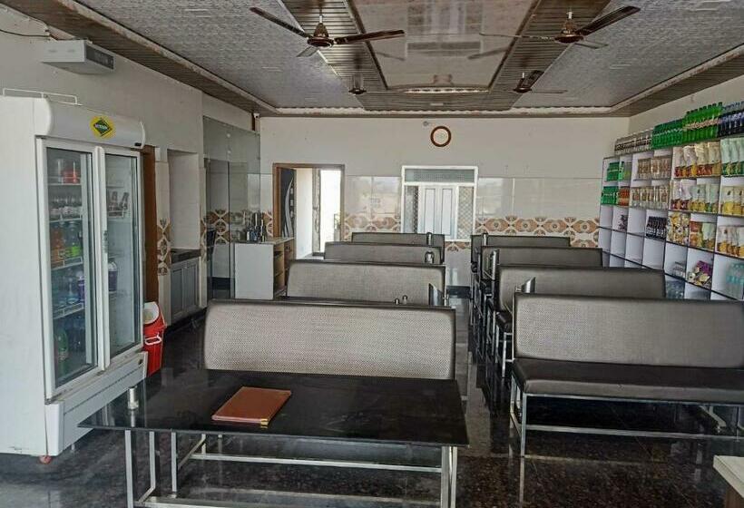 בית מלון כפרי Pop 89741 Balaji Dhanraj Restaurant