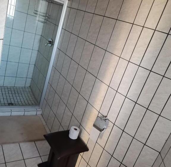 ペンション Neon Moon