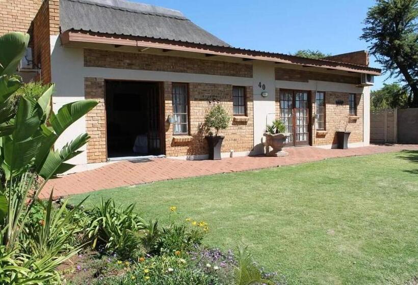 ペンション Neon Moon