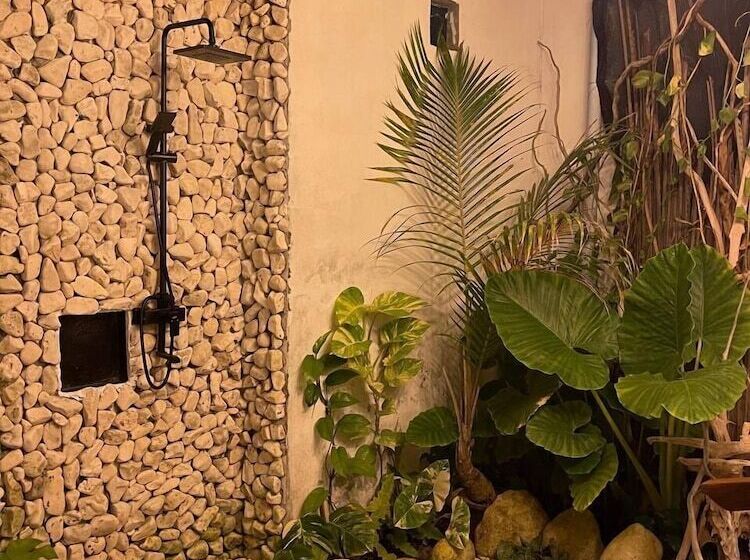 پانسیون The Corbin Guest House