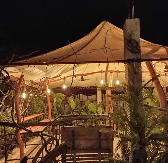 پانسیون The Corbin Guest House