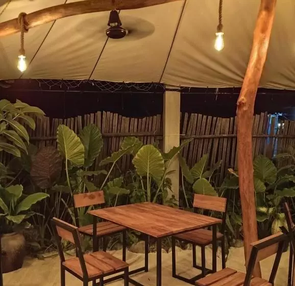 پانسیون The Corbin Guest House