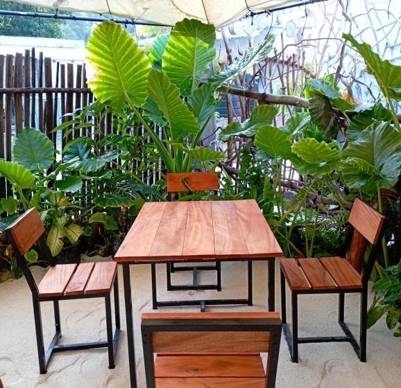 پانسیون The Corbin Guest House