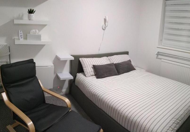 Pensionat Town House Chantry   With Self Check In And Free Parking   Rooms At Ipswichdigs