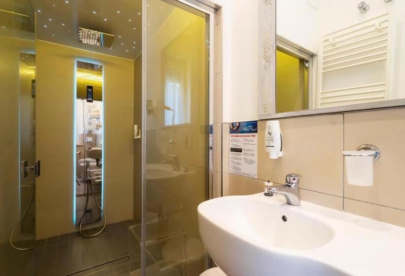 هتل Daniel Apartments