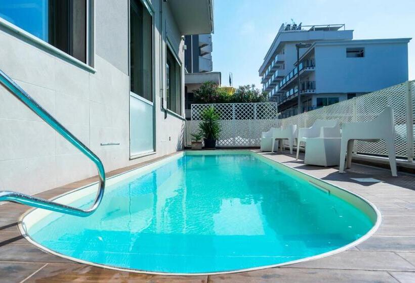 هتل Daniel Apartments