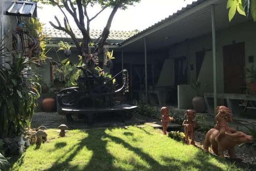 Baan Sala Lung Dam Fisherman Village