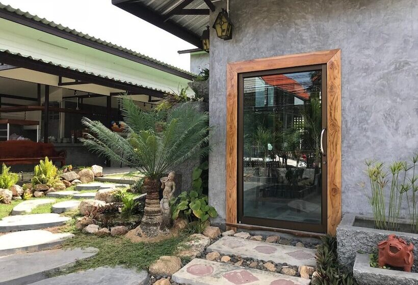 Baan Sala Lung Dam Fisherman Village