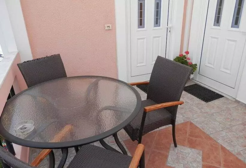 Elena Luxury Apartments And Suites