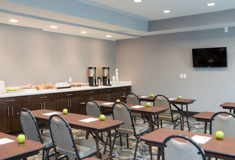 Отель Hampton Inn & Suites Michigan City