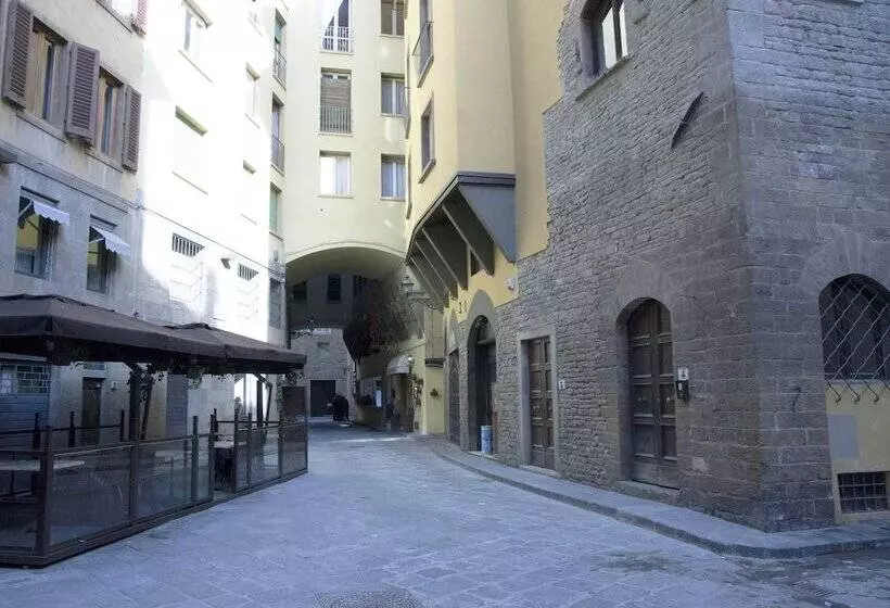 هتل La Torre Dei Salterelli