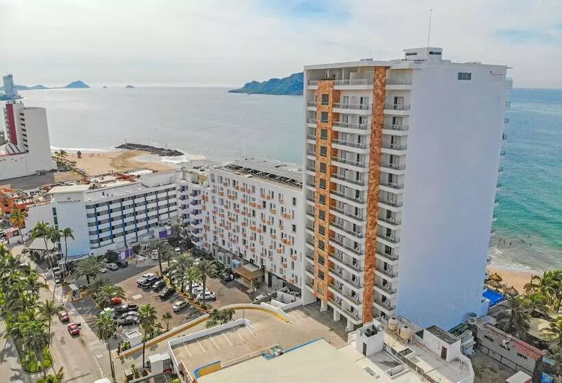 Отель Pacific Palace Beach Tower