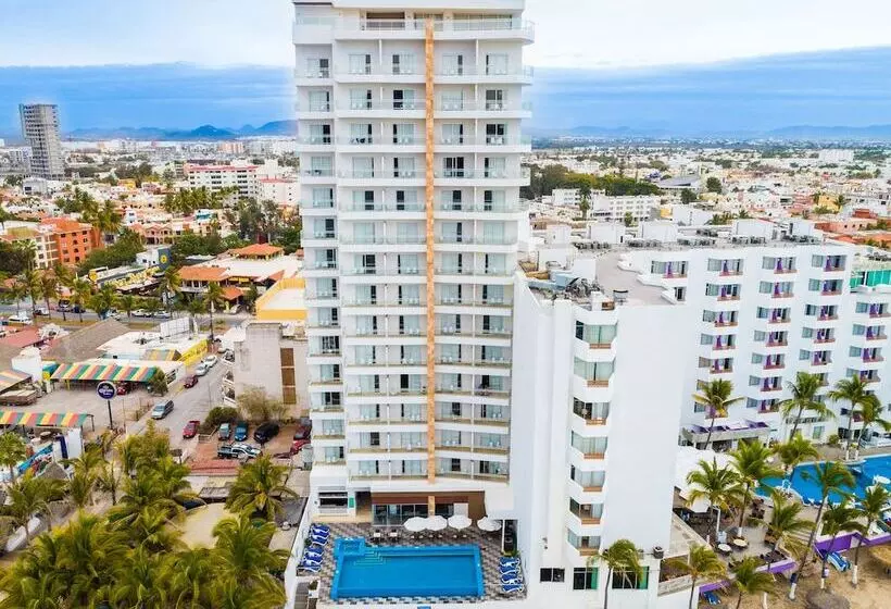 Отель Pacific Palace Beach Tower