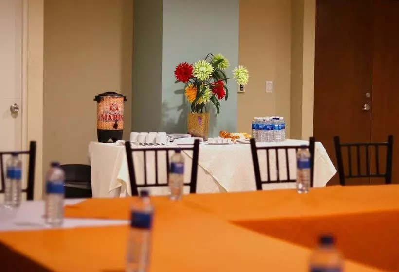 Отель Pacific Palace Beach Tower