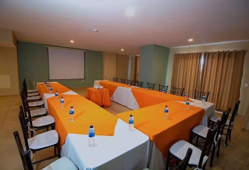 Отель Pacific Palace Beach Tower