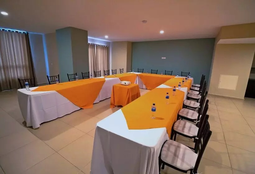 Отель Pacific Palace Beach Tower