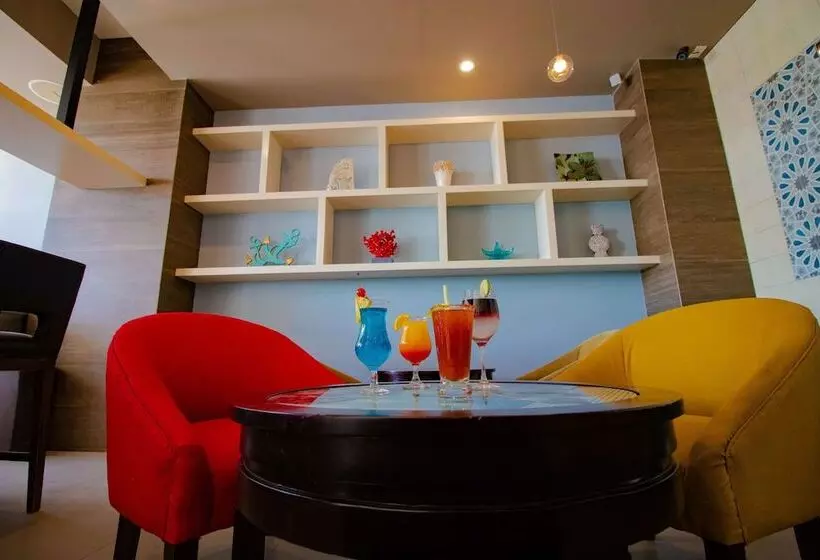 Отель Pacific Palace Beach Tower