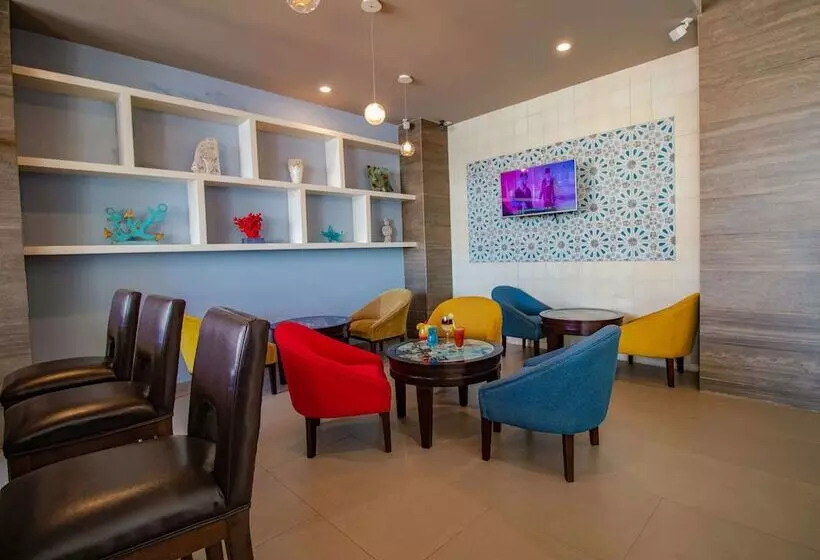 Отель Pacific Palace Beach Tower