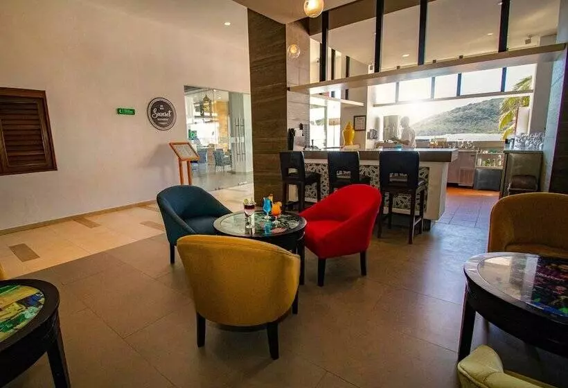 Отель Pacific Palace Beach Tower