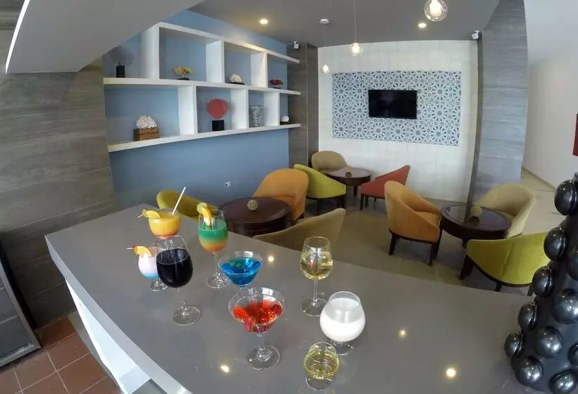 Отель Pacific Palace Beach Tower