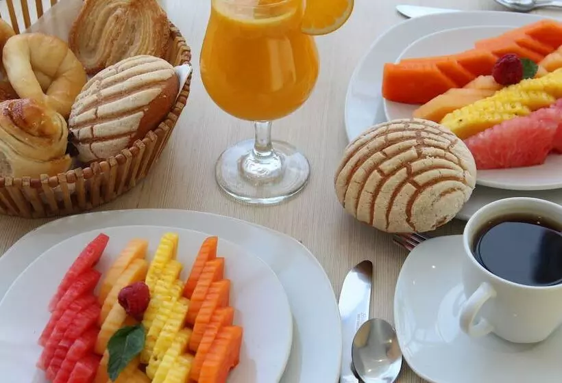 Отель Pacific Palace Beach Tower