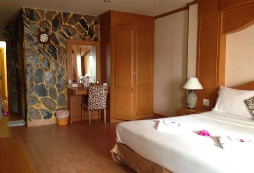 Отель Ruen Thai Guesthouse Patong