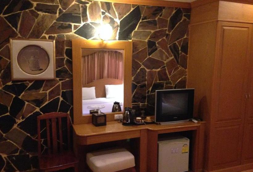 فندق Ruen Thai Guesthouse Patong