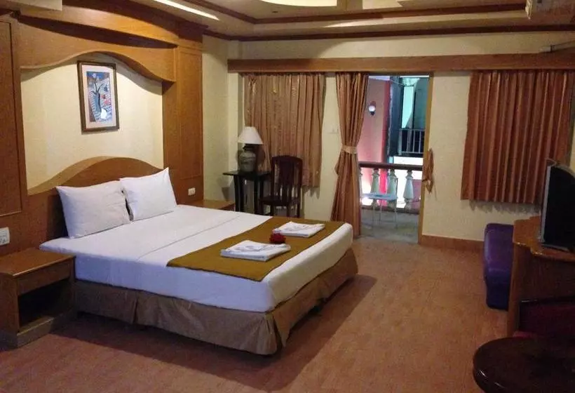 Отель Ruen Thai Guesthouse Patong
