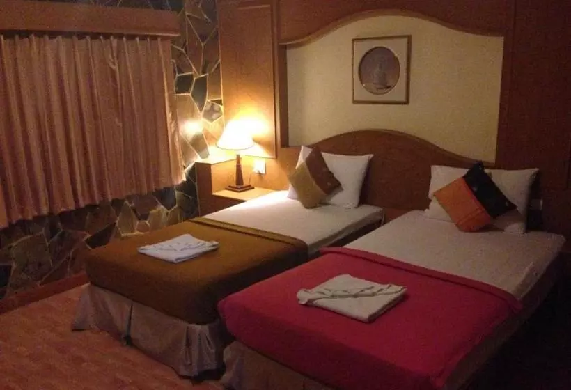 Отель Ruen Thai Guesthouse Patong
