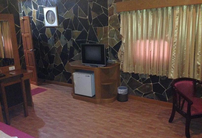 فندق Ruen Thai Guesthouse Patong