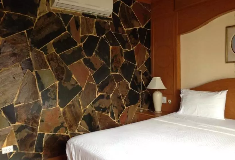 Отель Ruen Thai Guesthouse Patong